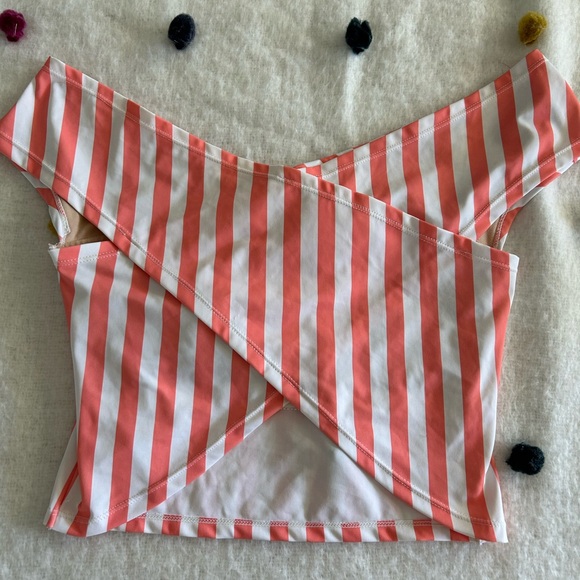 Medium KJ peach stripe off shoulder - Picture 2 of 3
